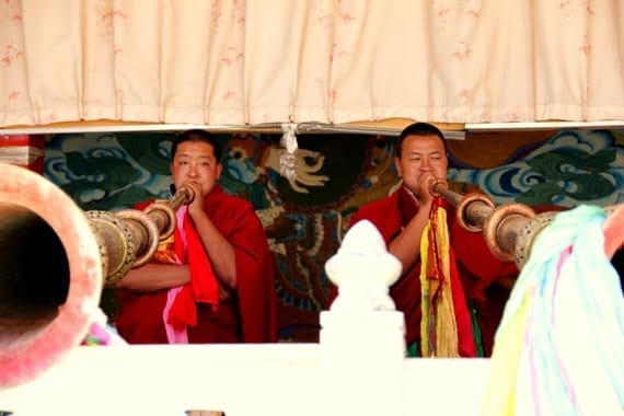 A Taste of Tibet: Diqing, China 12 Tibetan horn players in Benzilan