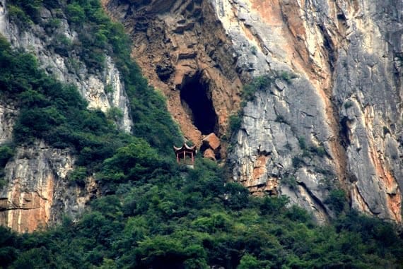 Cruising the Yangtze 9 Hanging coffins in the cliffs of the Yangtze