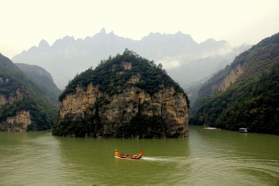 Cruising the Yangtze 12 Mist draped over the mountains on Yangtze River
