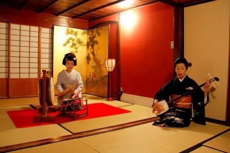 07Machiya Kanazawa Geisha perfomance