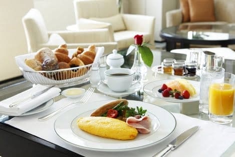 09 RoomService AmericanBreakfast 2