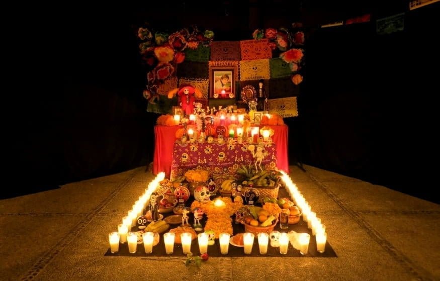 Celebrating Day of the Dead in Mexico 5 Ofrenda DĂa de Muertos