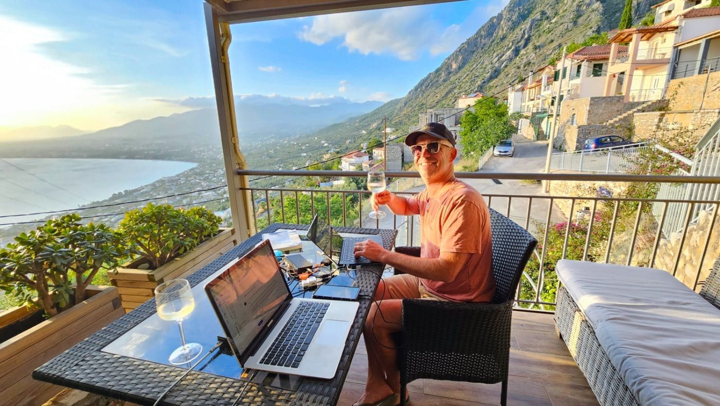 COPYRIGHT HoneyTrek 20230518 195252 1